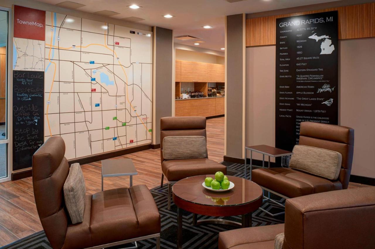 Towneplace Suites By Marriott Grand Rapids Airport Extérieur photo